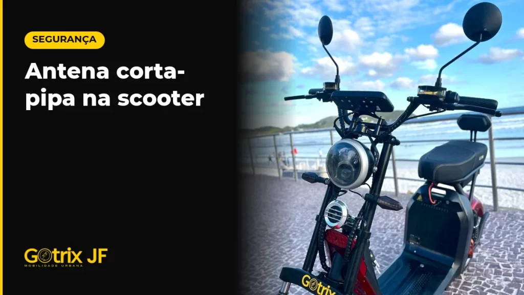 Guidão e farol redondo do ciclomotor elétrico Gotrix X11, onde a antena corta-pipa é fixada