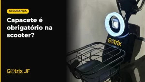Scooter elétrica Gotrix New Joy preta vista de frente, com cesto dianteiro, em estúdio