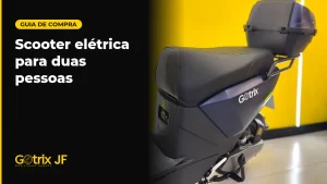 Banco para duas pessoas e baú traseiro da scooter elétrica Gotrix S-3, em estúdio amarelo