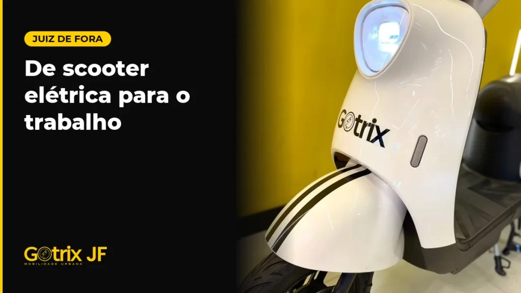 Frente da scooter elétrica Gotrix G15 branca com farol redondo, em estúdio amarelo